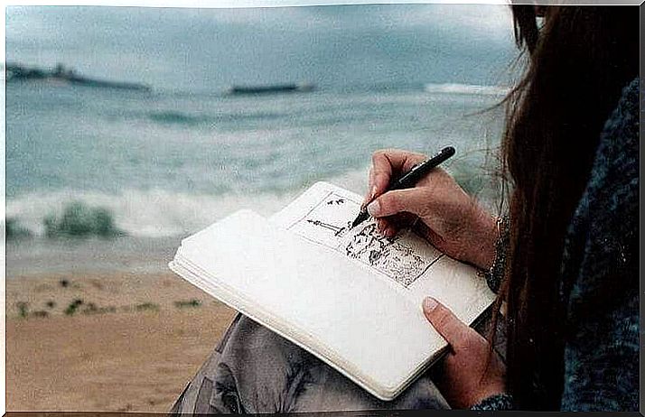 girl-draw-on-the-beach