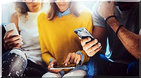 Smartphone experiential avoidance disorder is common among teens