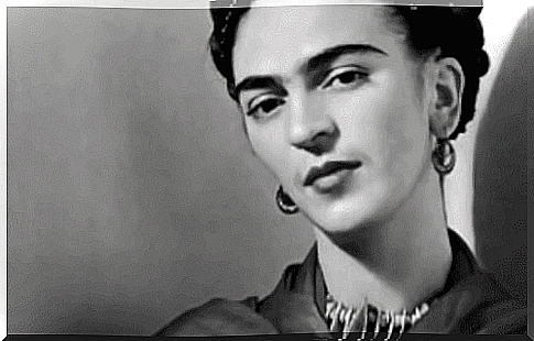 Black and white photo of Frida Kahlo.