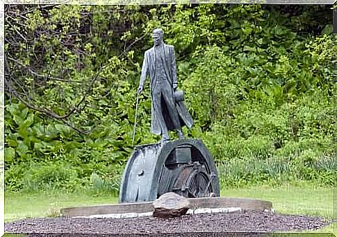 Nikola Tesla monument