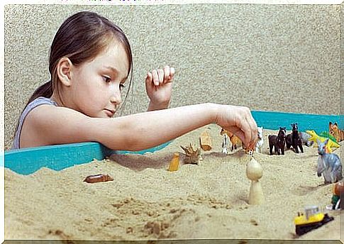 Little girl playing sand