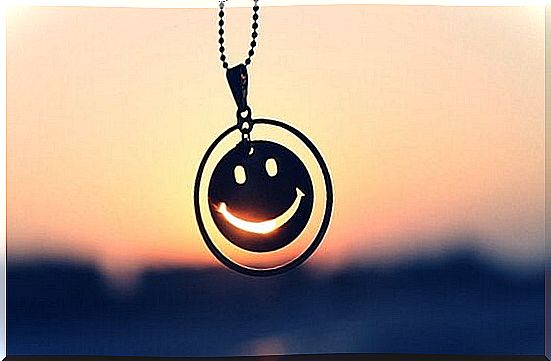 Pendant with smile