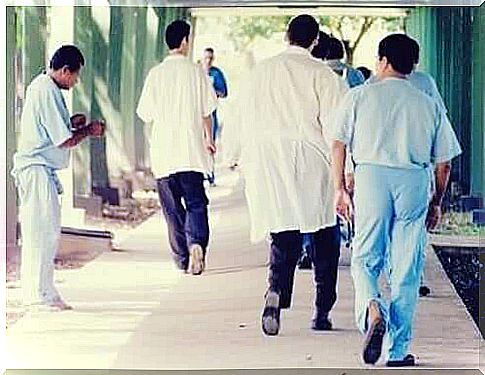 Patients and medical staff in the villa 21 experiment